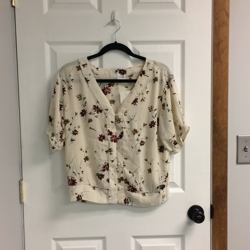 NEW WITH TAGS Sienna Sky Floral Top